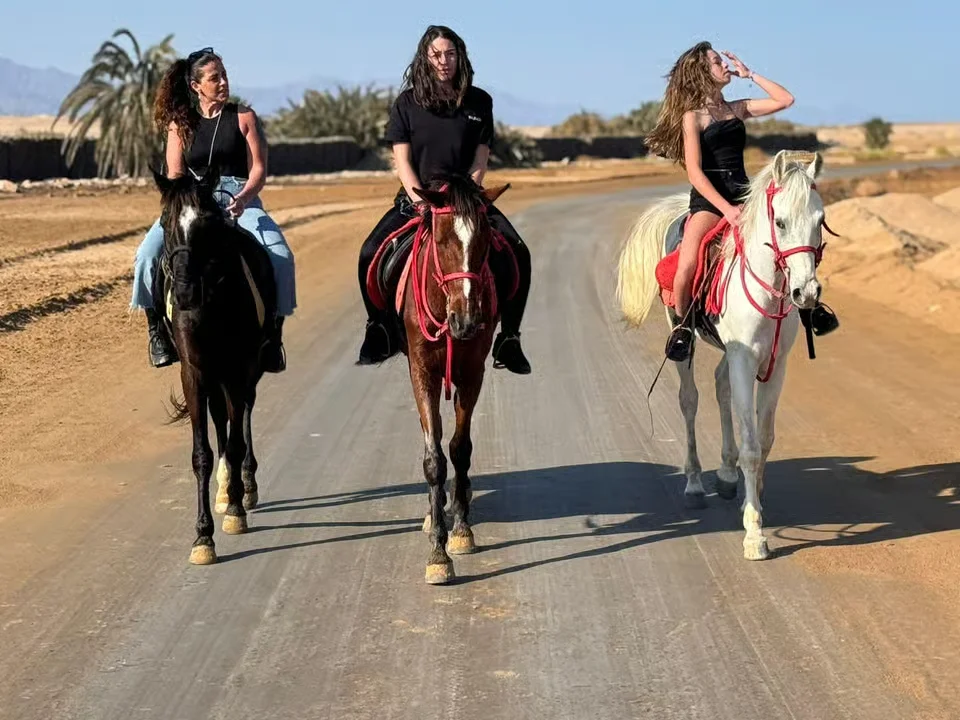 Horse Riding Safari – Desert or Sea